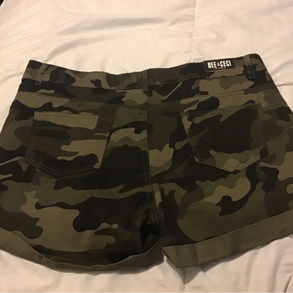 Bee & Ceci 18 plus size green camo cuffed shorts NWT - Picture 4 of 8